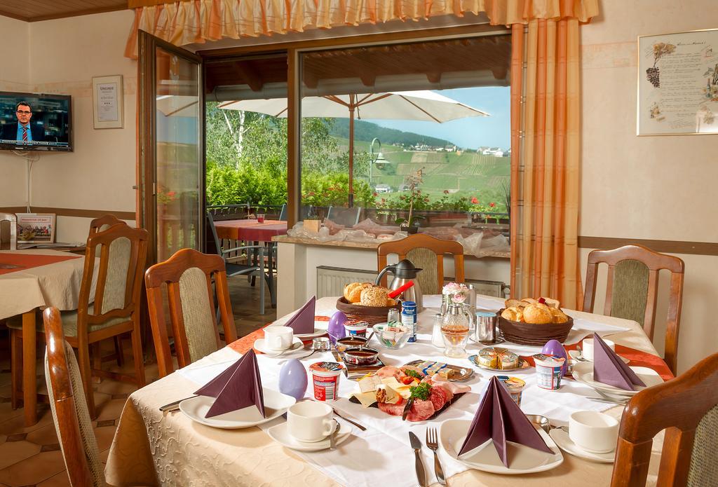 Pension Und Weingut Moselblick Браунеберґ Екстер'єр фото